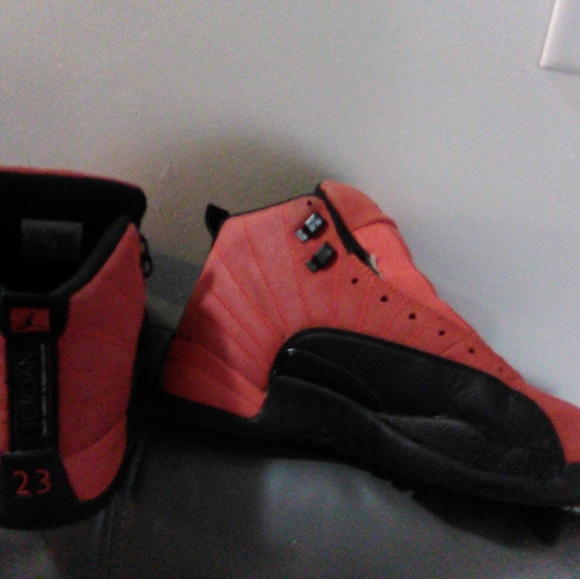 Shoes - Picture 2 of 4